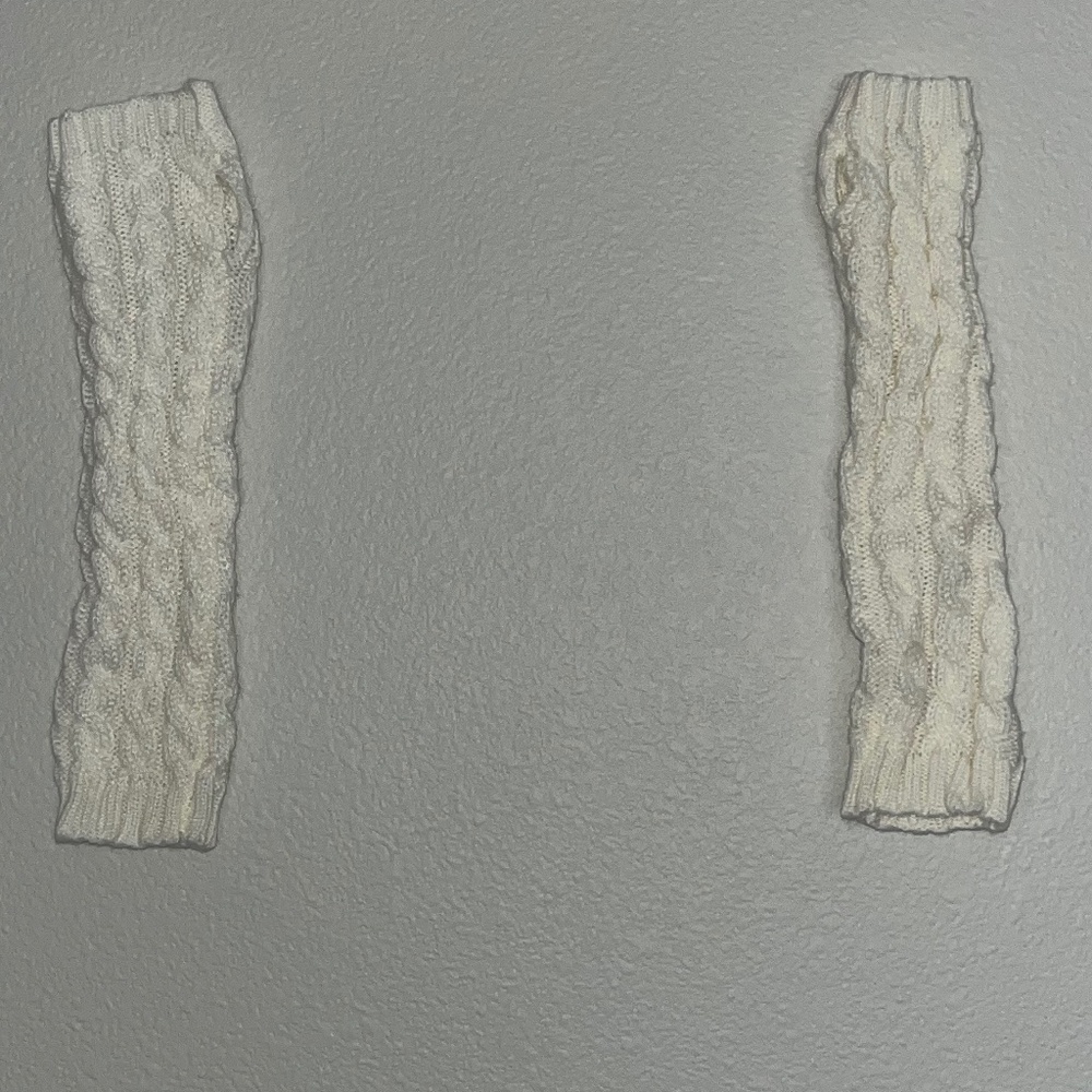 knitted hand gloves